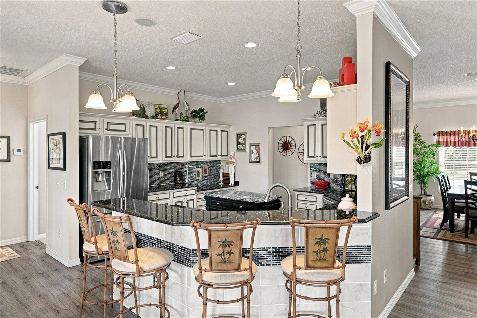 4232 DORNOCH DRIVE, Lake Wales, FL 33859 The snack bar has granite counter and pendant lights.