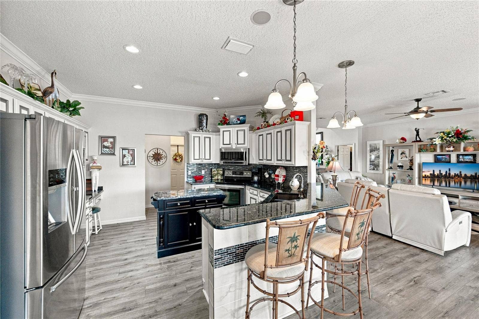 4232 DORNOCH DRIVE, Lake Wales, FL 33859 The household chef will love this beautiful kitchen.