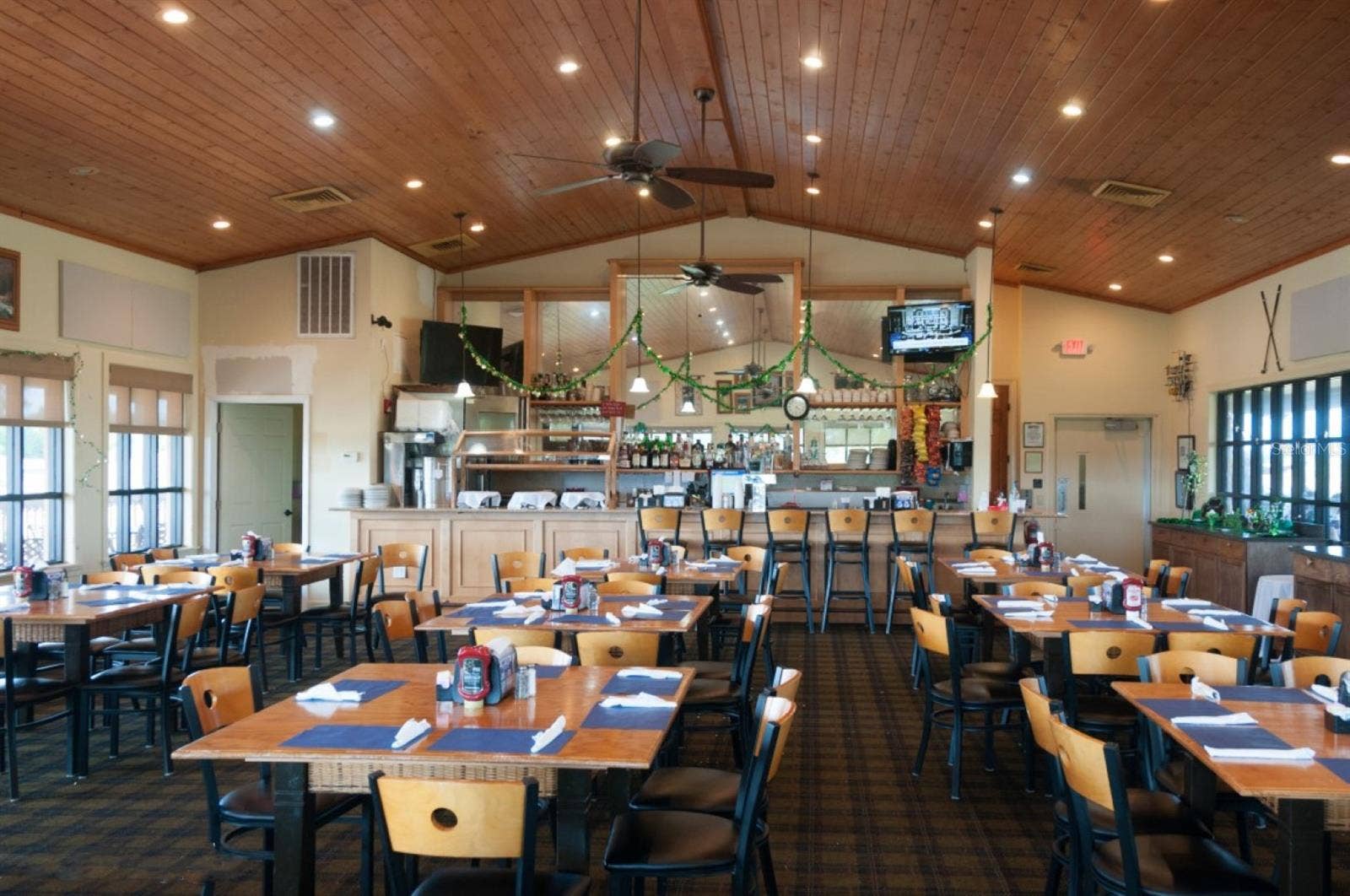 4232 DORNOCH DRIVE, Lake Wales, FL 33859 The Eagles Nest is a full-service bar that serves great comfort food. Outside seating is available.