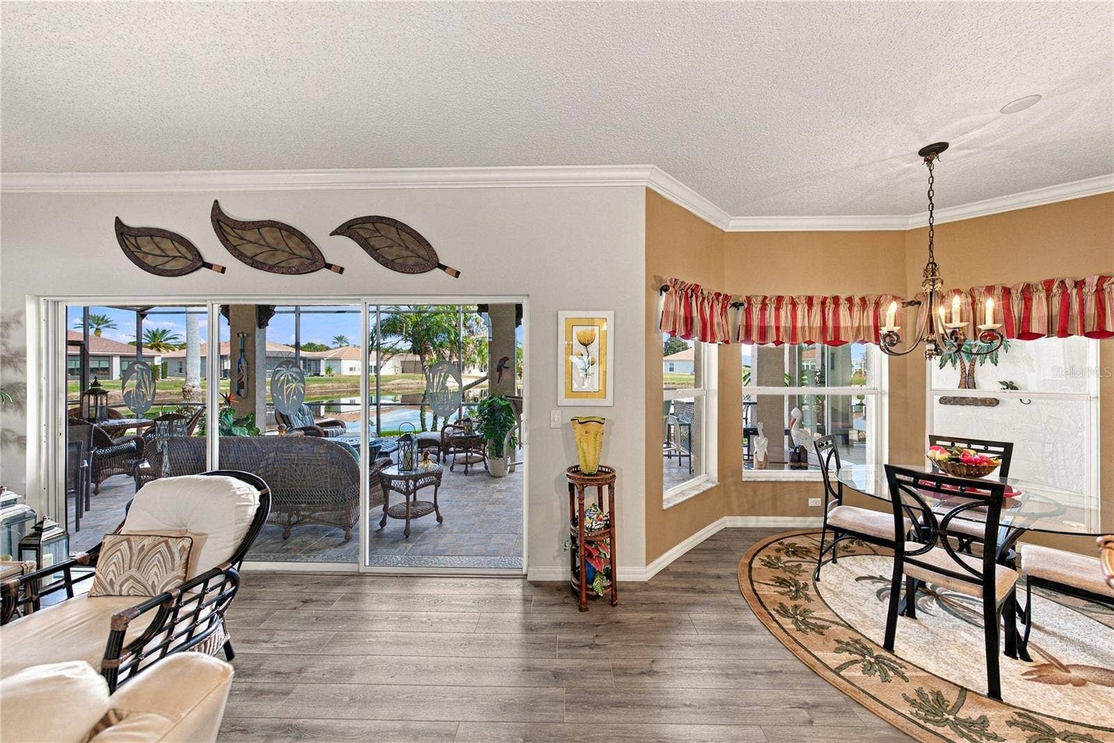 4232 DORNOCH DRIVE, Lake Wales, FL 33859 Also adjacent to the living room is the dinette.