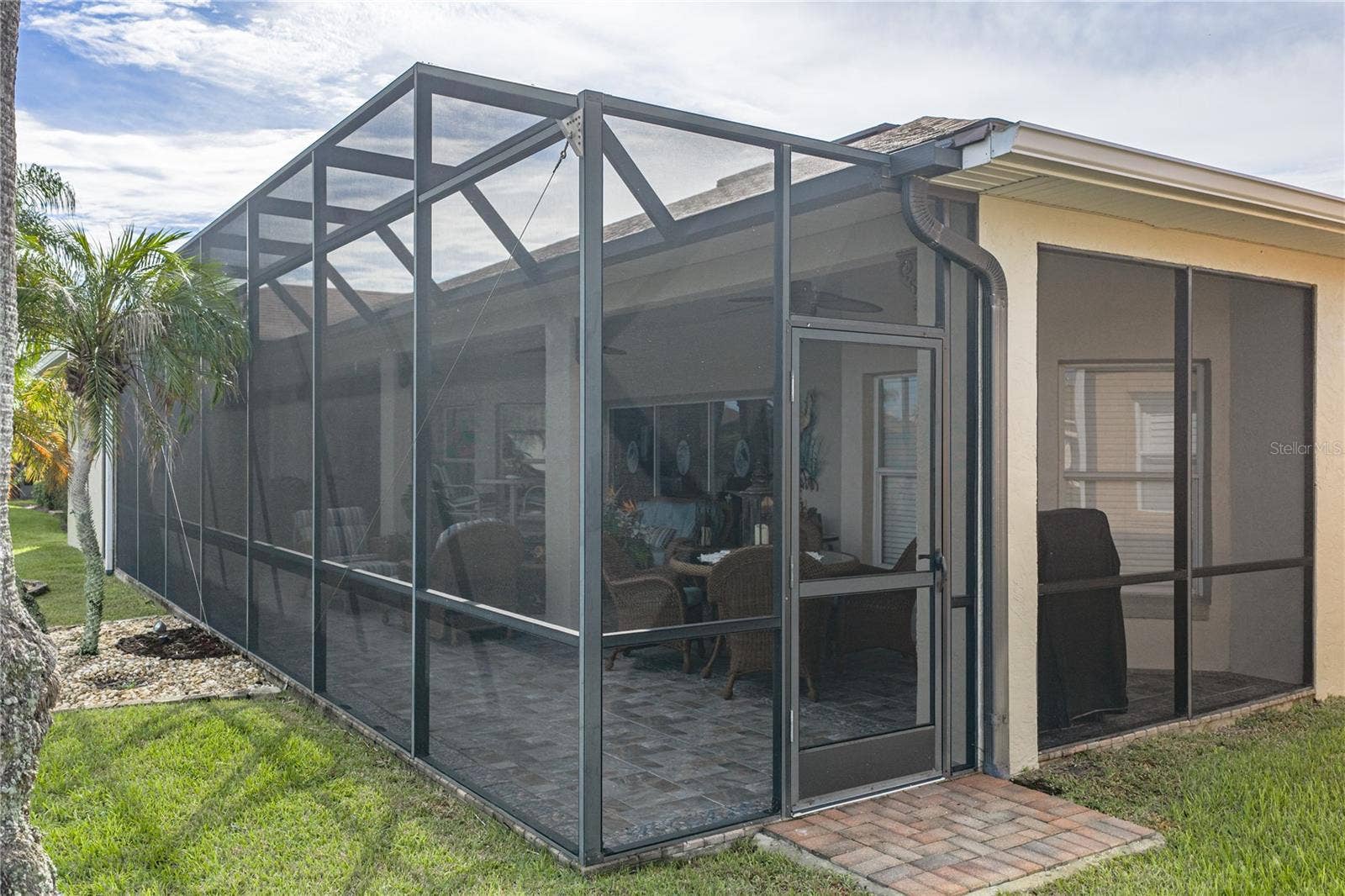4232 DORNOCH DRIVE, Lake Wales, FL 33859 The birdcage expands the lanai's usability.