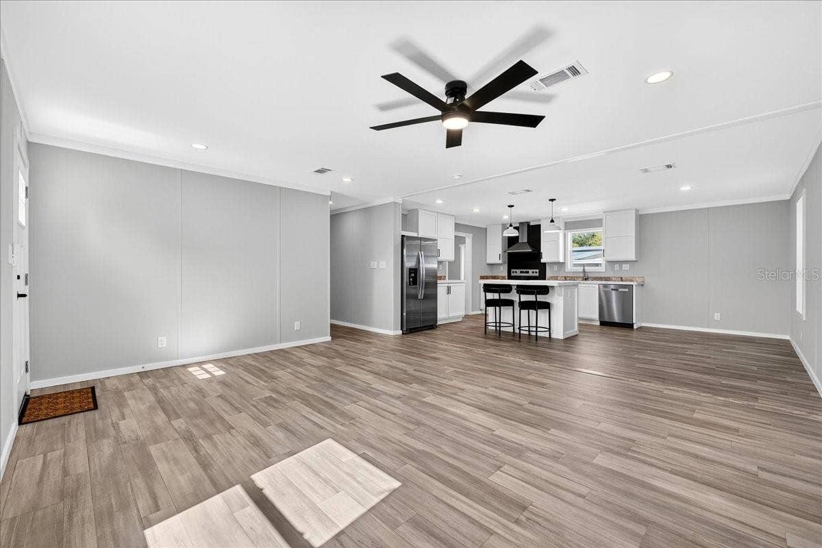 2207 HIALEAH AVENUE, Leesburg, FL 34748 2207 HIALEAH AVENUE, Leesburg, FL 34748