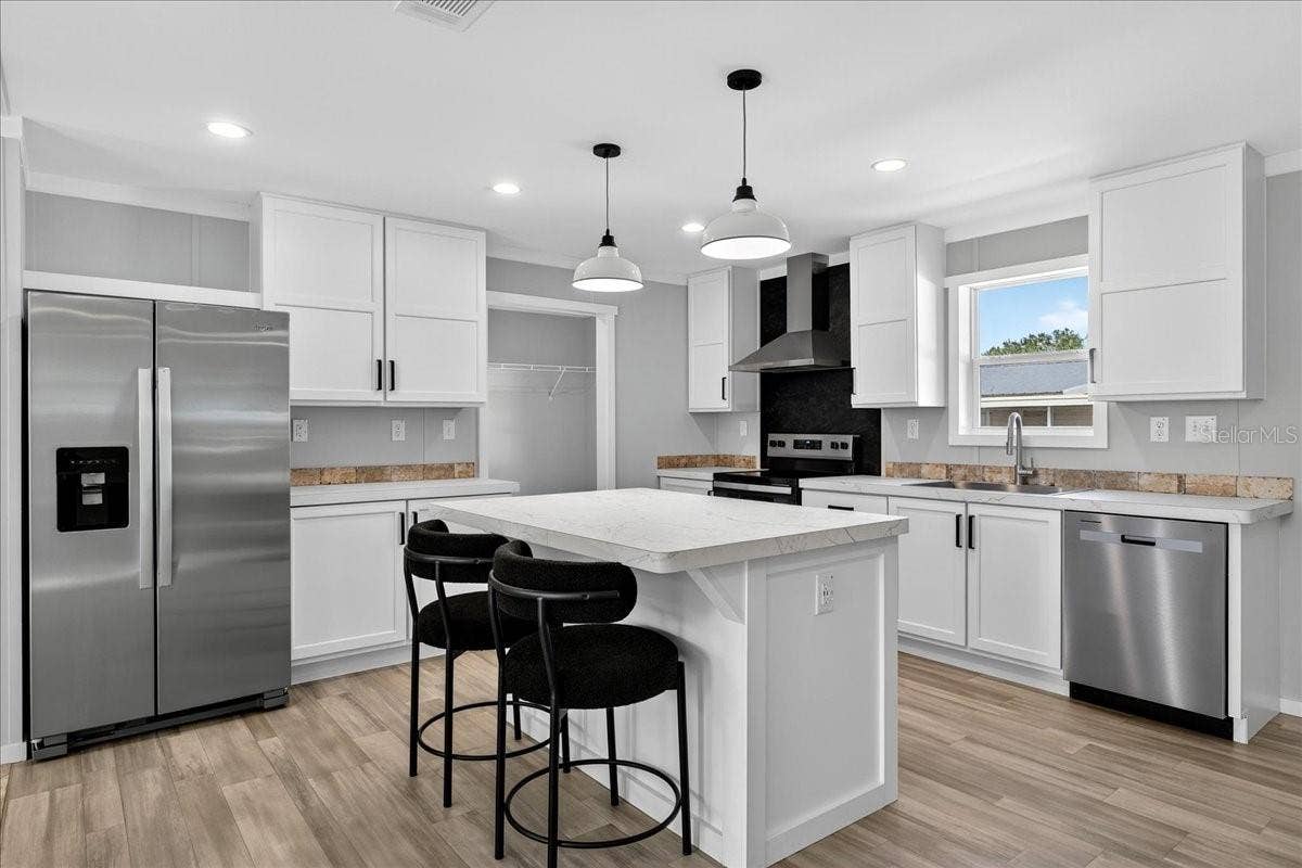 2207 HIALEAH AVENUE, Leesburg, FL 34748 2207 HIALEAH AVENUE, Leesburg, FL 34748