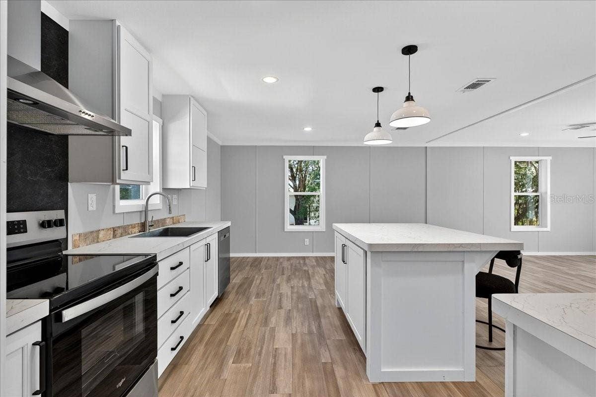 2207 HIALEAH AVENUE, Leesburg, FL 34748 2207 HIALEAH AVENUE, Leesburg, FL 34748