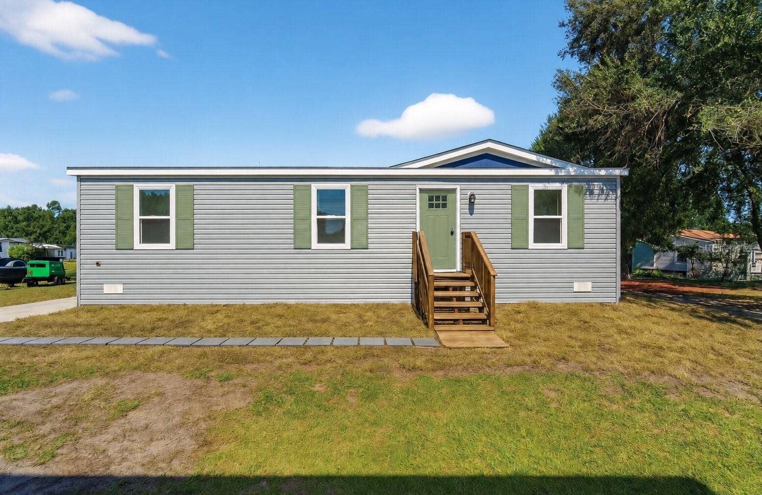 2207 HIALEAH AVENUE, Leesburg, FL 34748 2207 HIALEAH AVENUE, Leesburg, FL 34748
