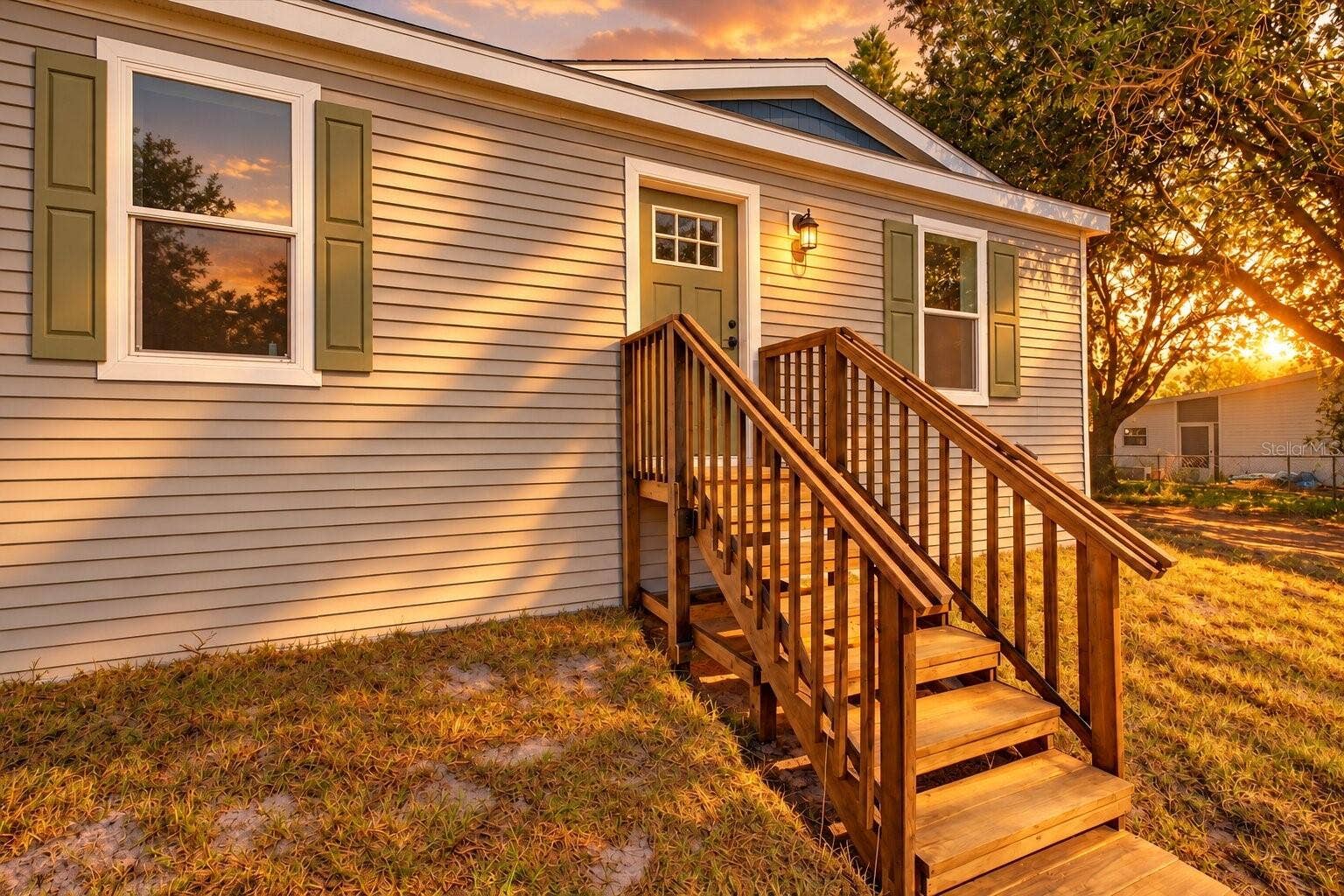 2207 HIALEAH AVENUE, Leesburg, FL 34748 2207 HIALEAH AVENUE, Leesburg, FL 34748