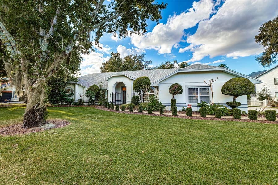 Property photo for 725 HERITAGE DRIVE NE, Winter Haven, FL