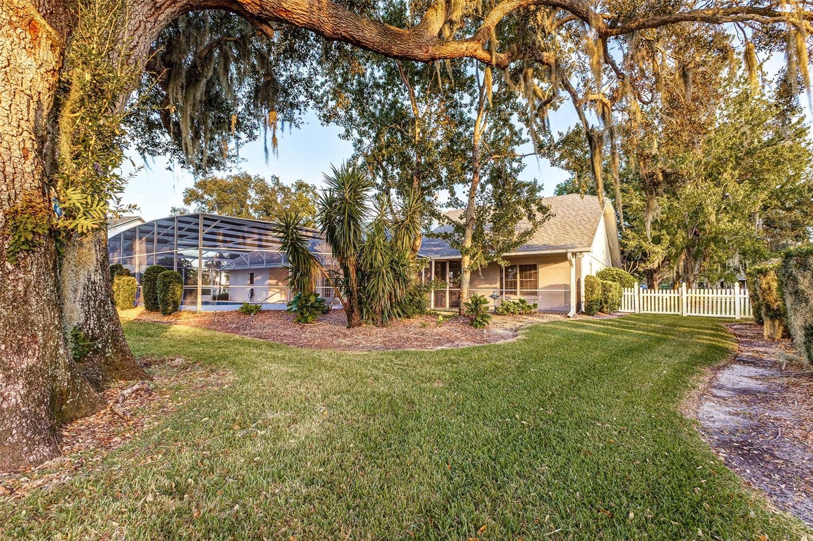 725 HERITAGE DRIVE NE, Winter Haven, FL 33881 725 HERITAGE DRIVE NE, Winter Haven, FL 33881