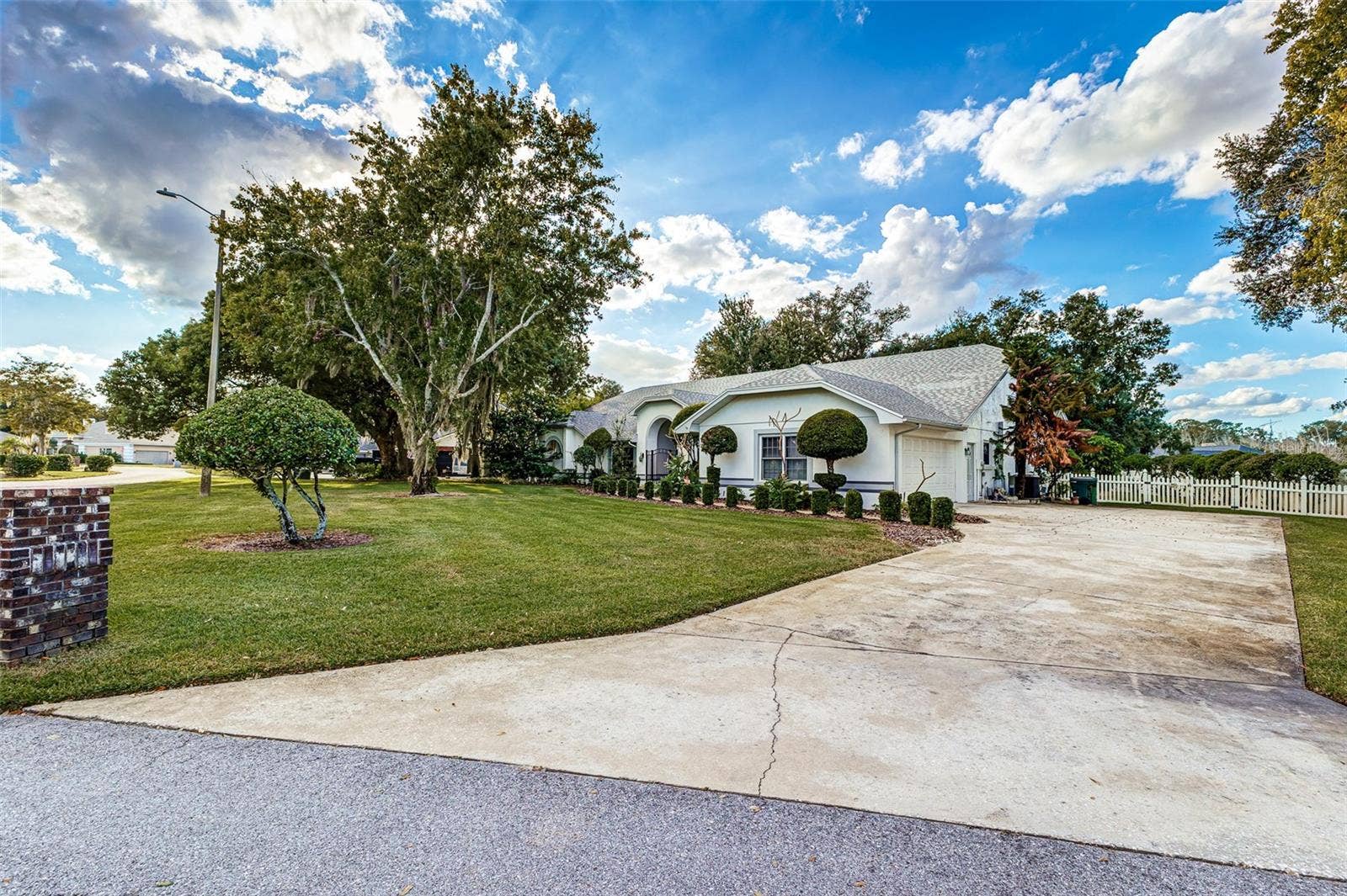725 HERITAGE DRIVE NE, Winter Haven, FL 33881 725 HERITAGE DRIVE NE, Winter Haven, FL 33881