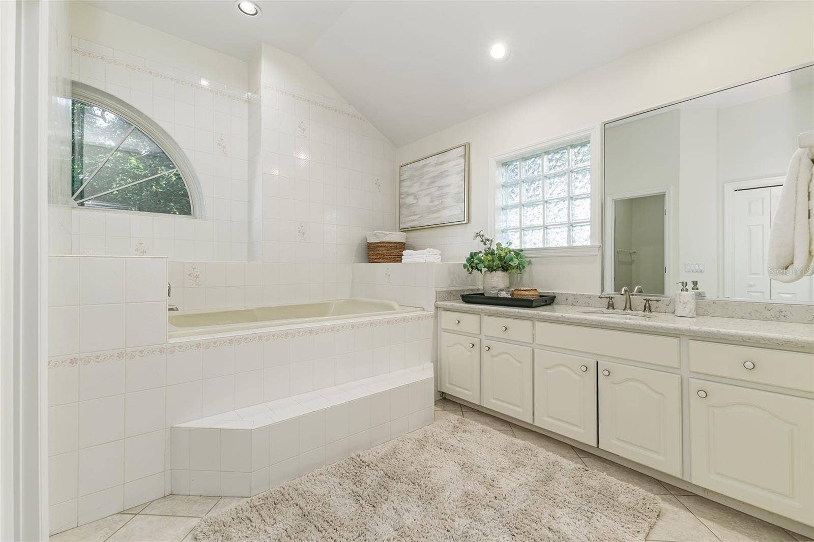 725 HERITAGE DRIVE NE, Winter Haven, FL 33881 725 HERITAGE DRIVE NE, Winter Haven, FL 33881