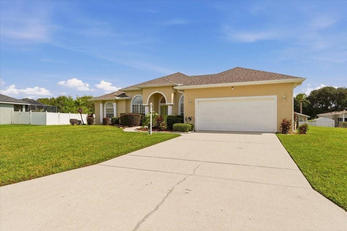 7380 BENT GRASS DRIVE, Winter Haven, FL 33884 Driveway