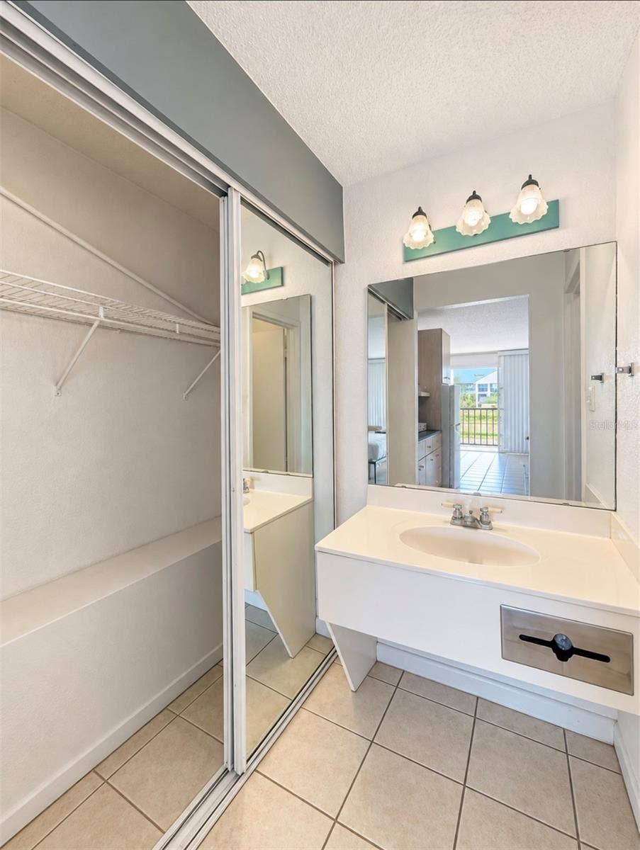 43420 HIGHWAY 27, #259, Davenport, FL 33837 Bathroom vanity