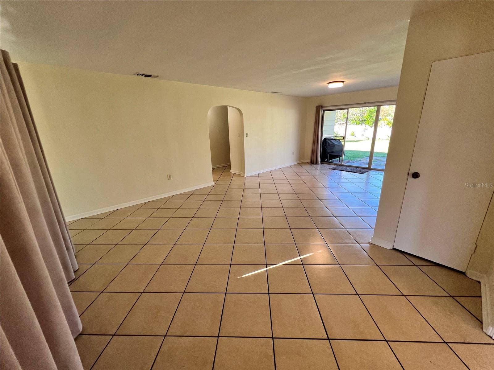 1881 15TH STREET NW, Winter Haven, FL 33881 Living/Dining Room
