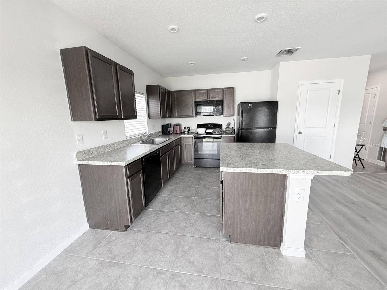 634 EAGLE LANDING BOULEVARD, Winter Haven, FL 33880 Kitchen