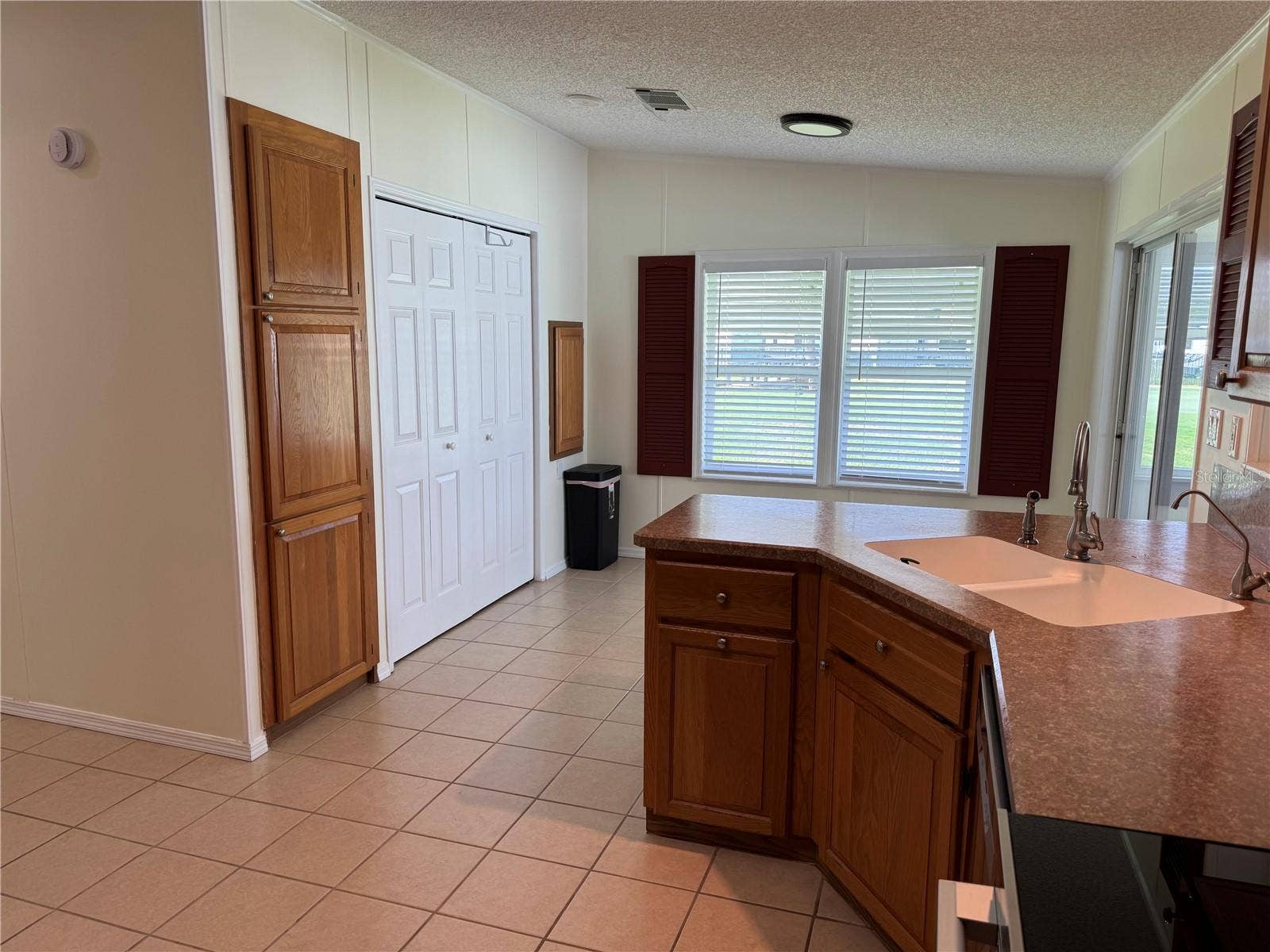 57 STRAPHMORE DRIVE, Haines City, FL 33844 Kitchen