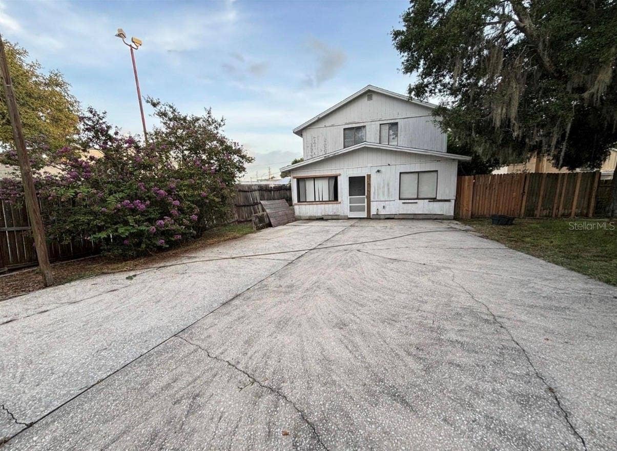 IN-LAW SUITE OR DUPLEX