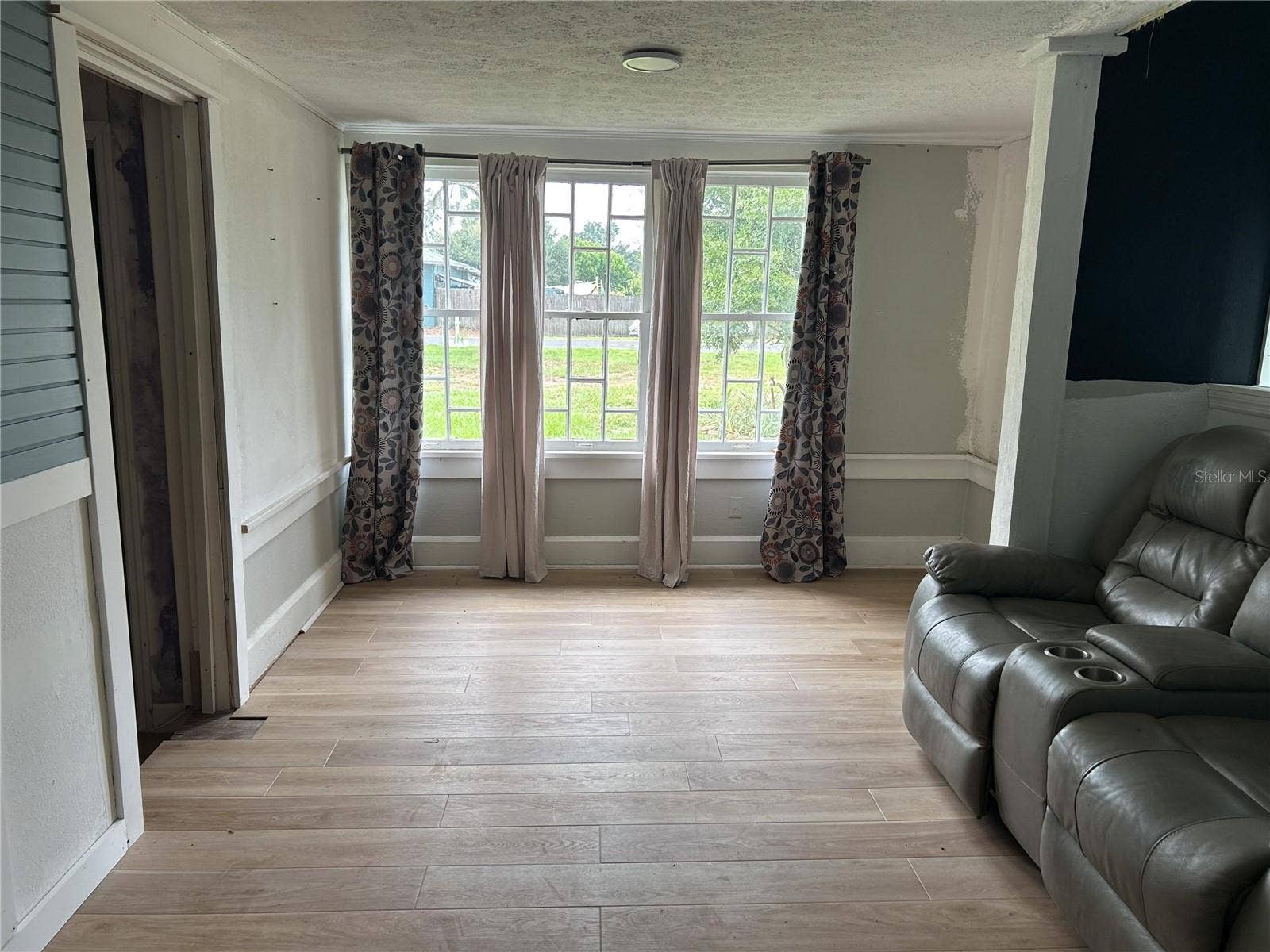 650 9TH STREET NE, Winter Haven, FL 33881 LIVING ROOM