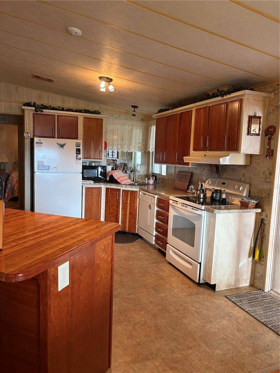 193 E SWEET CIRCLE, Winter Haven, FL 33884