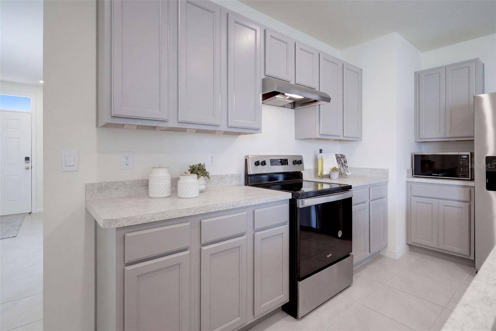 2415 BRASSIE COURT, Winter Haven, FL 33884 Stainless Steel Appliance Package