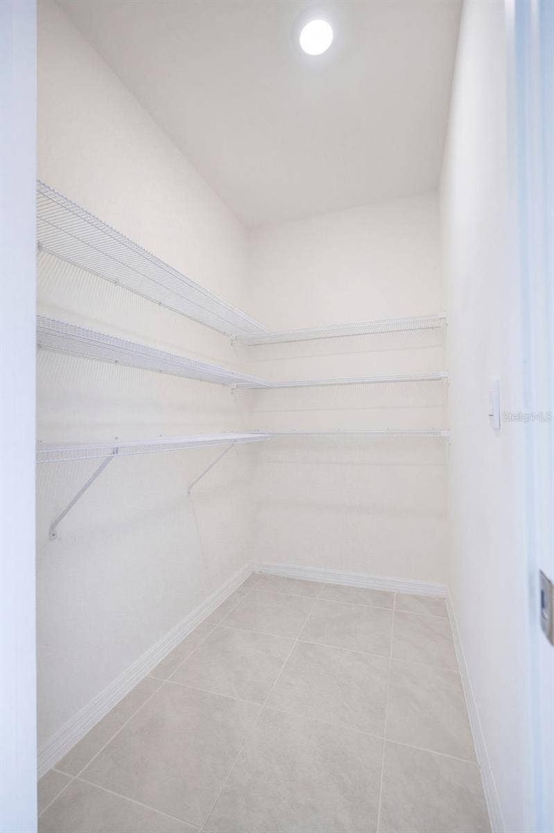 2415 BRASSIE COURT, Winter Haven, FL 33884 Large Kitchen Walk-in Pantry