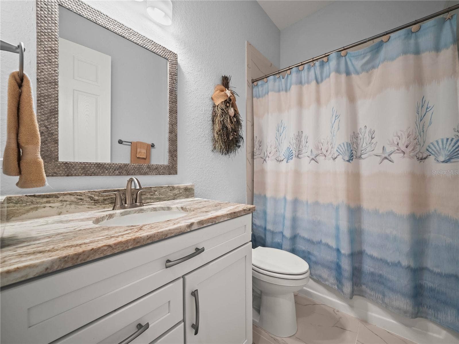 6216 PINEHURST LOOP, Winter Haven, FL 33884 Guest Bath