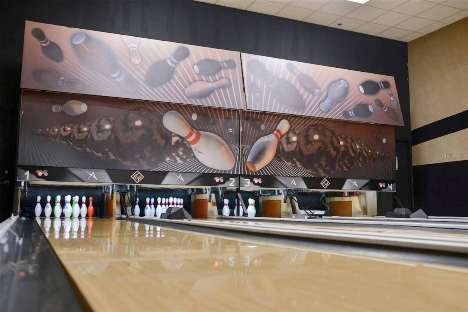 6216 PINEHURST LOOP, Winter Haven, FL 33884 Bowling Lanes