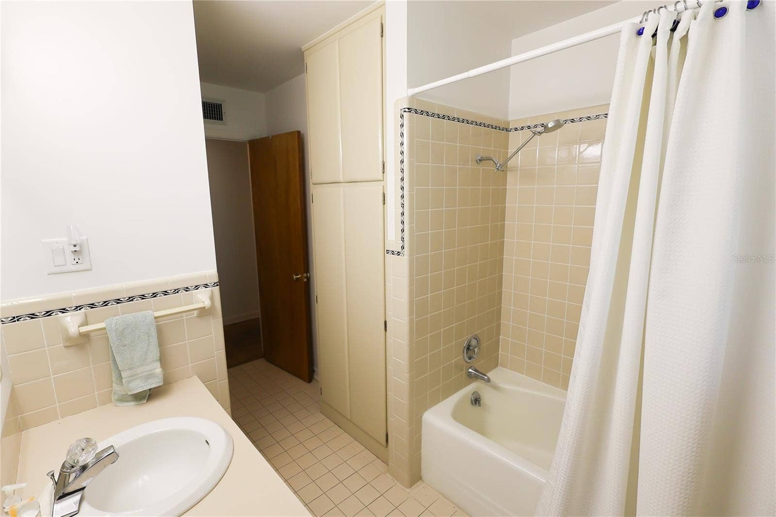 1020 W LAKE HAMILTON DRIVE, Winter Haven, FL 33881 1020 W LAKE HAMILTON DRIVE, Winter Haven, FL 33881