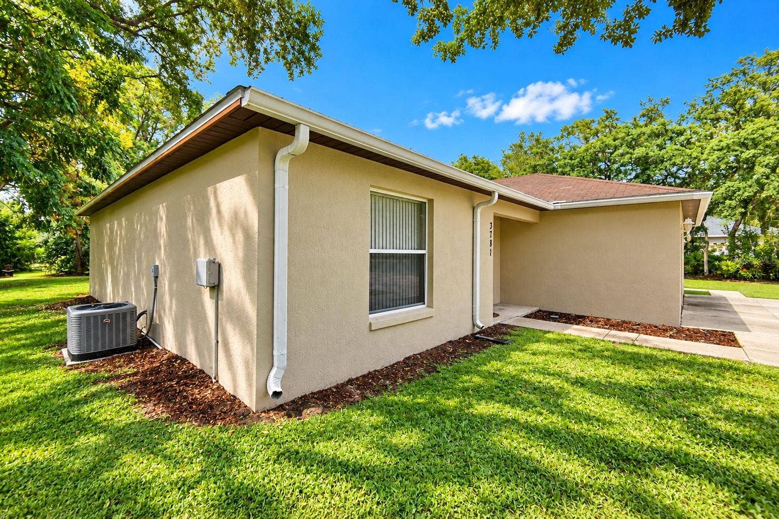 3779 RED OAK COURT, Lake Wales, FL 33898 Side view of 3781.