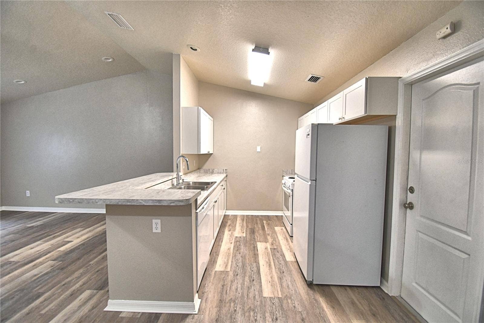 3779 RED OAK COURT, Lake Wales, FL 33898 Kitchen with sitting space at bar.