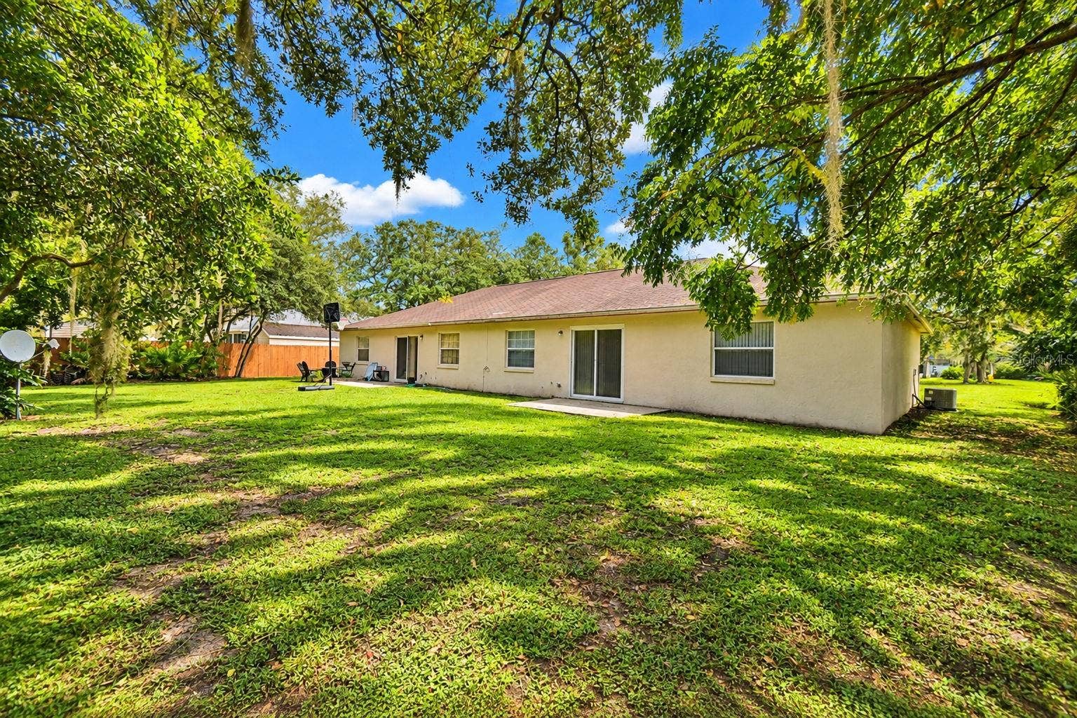 3779 RED OAK COURT, Lake Wales, FL 33898 Large backyard looking towards the back of duplex.