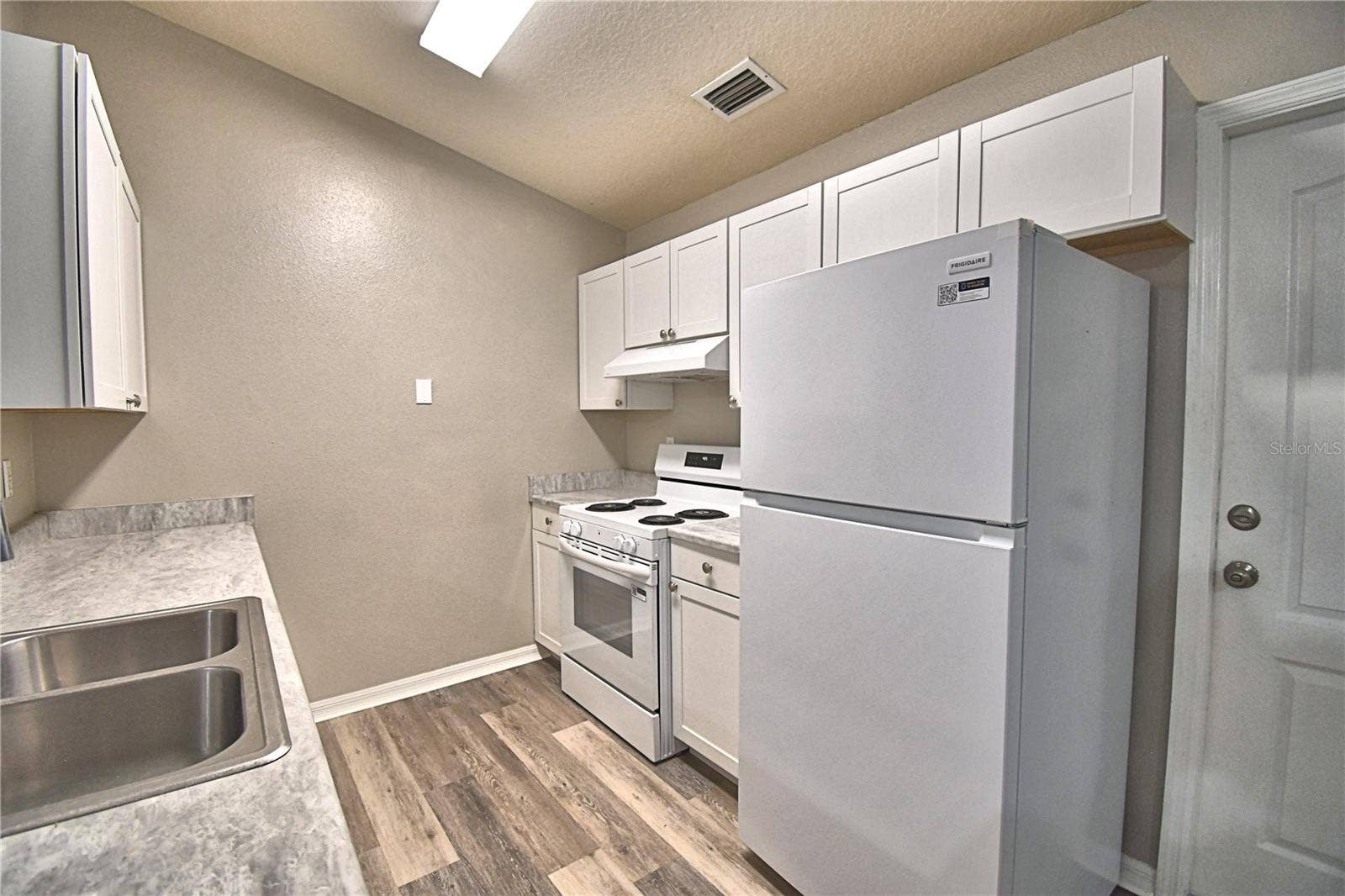 3779 RED OAK COURT, Lake Wales, FL 33898 Kitchen appliances