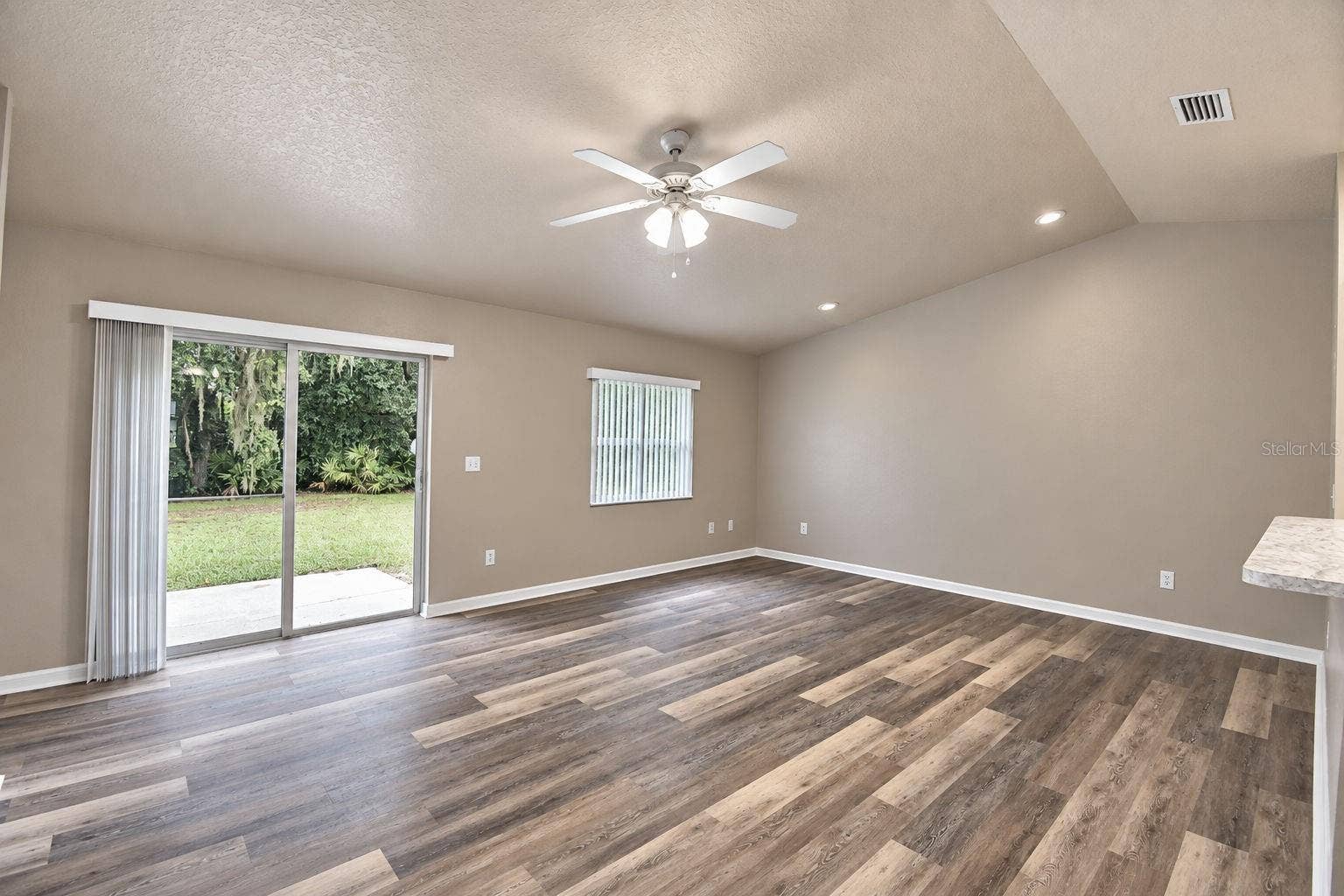 3779 RED OAK COURT, Lake Wales, FL 33898 Living room