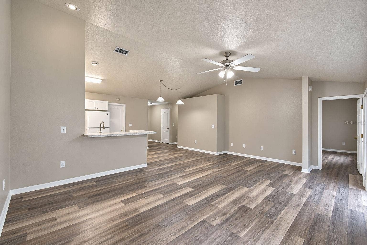 3779 RED OAK COURT, Lake Wales, FL 33898 Modern open-plan living