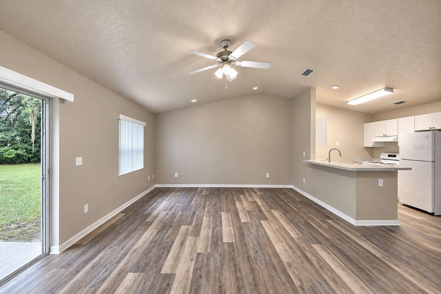 3779 RED OAK COURT, Lake Wales, FL 33898 Living room