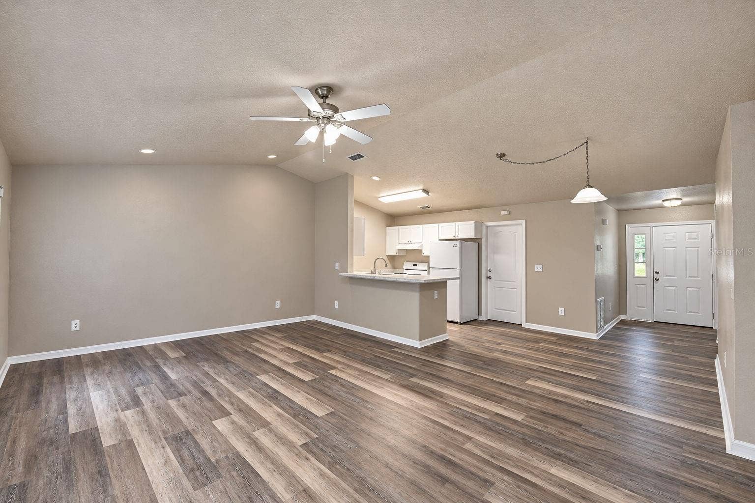 3779 RED OAK COURT, Lake Wales, FL 33898 Modern open-plan living