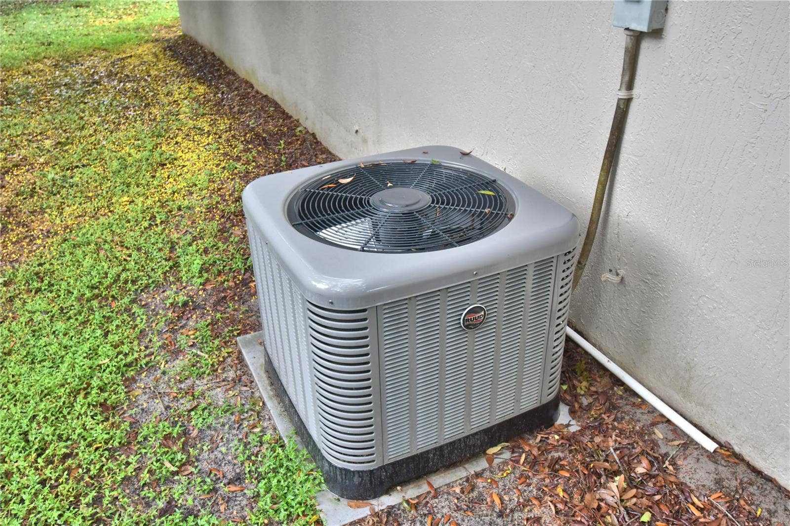 3779 RED OAK COURT, Lake Wales, FL 33898 A/C unit for 3781.
