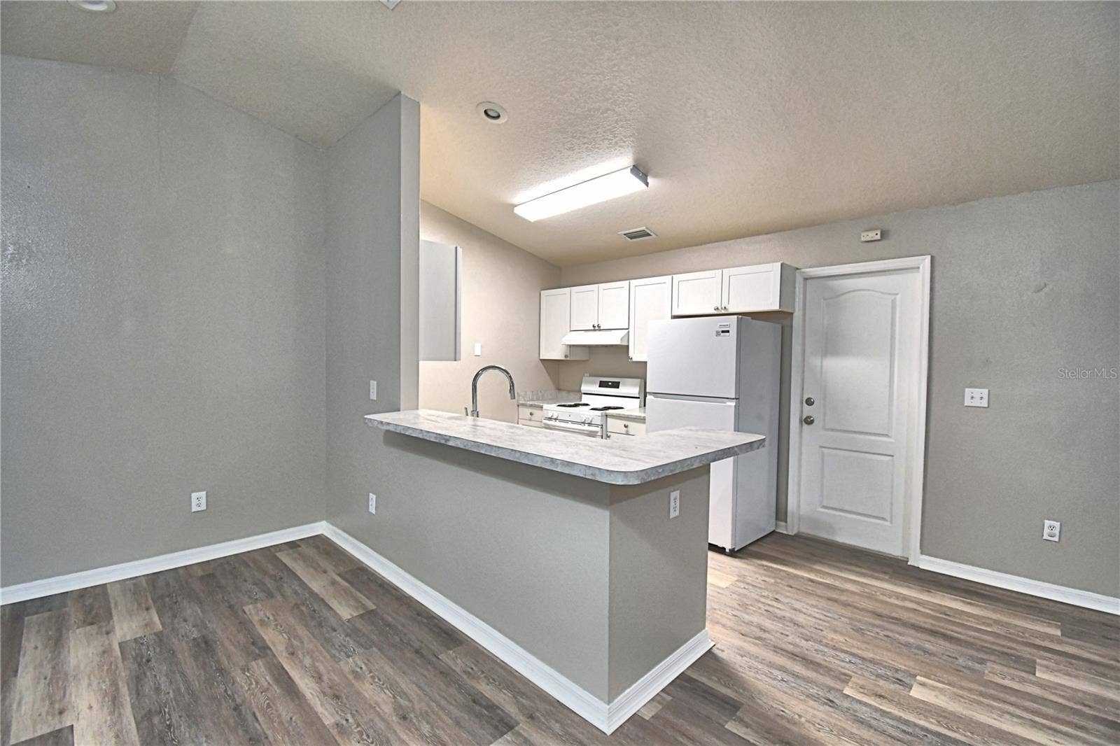 3779 RED OAK COURT, Lake Wales, FL 33898 Looking to the kitchen from living room