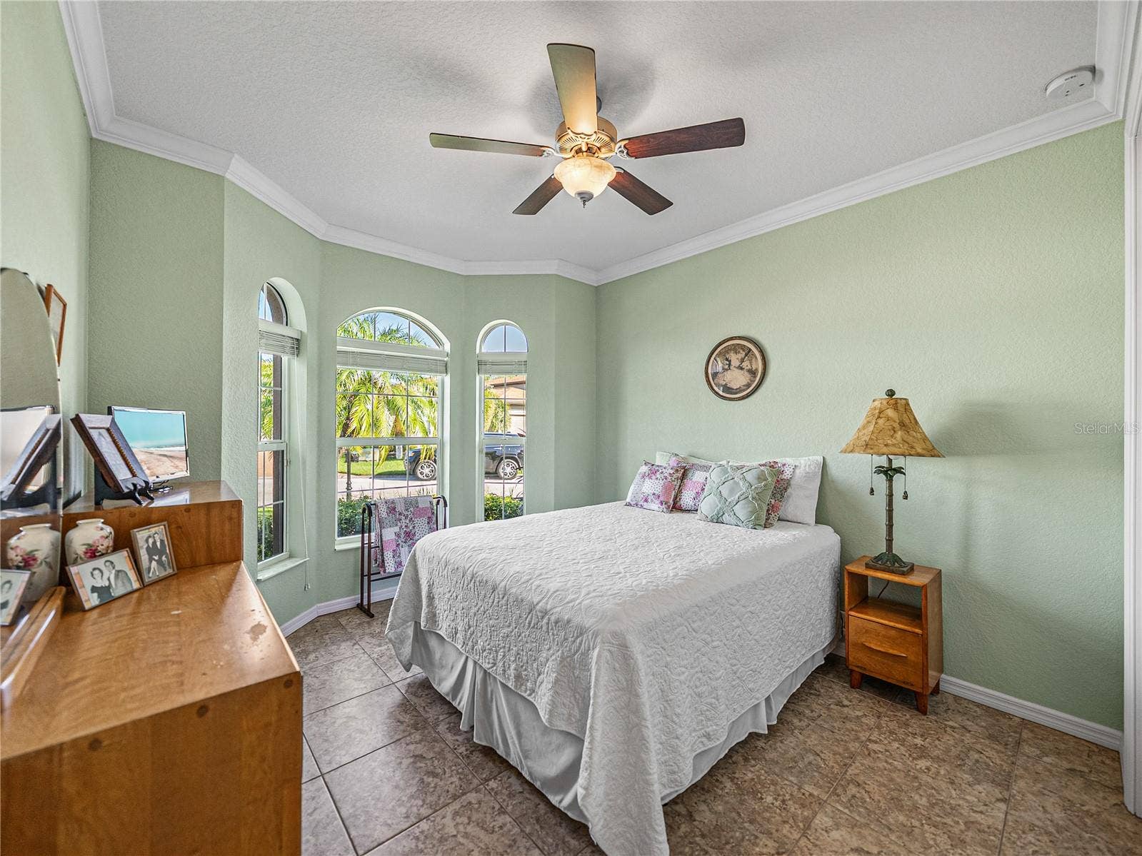 Guest bedroom