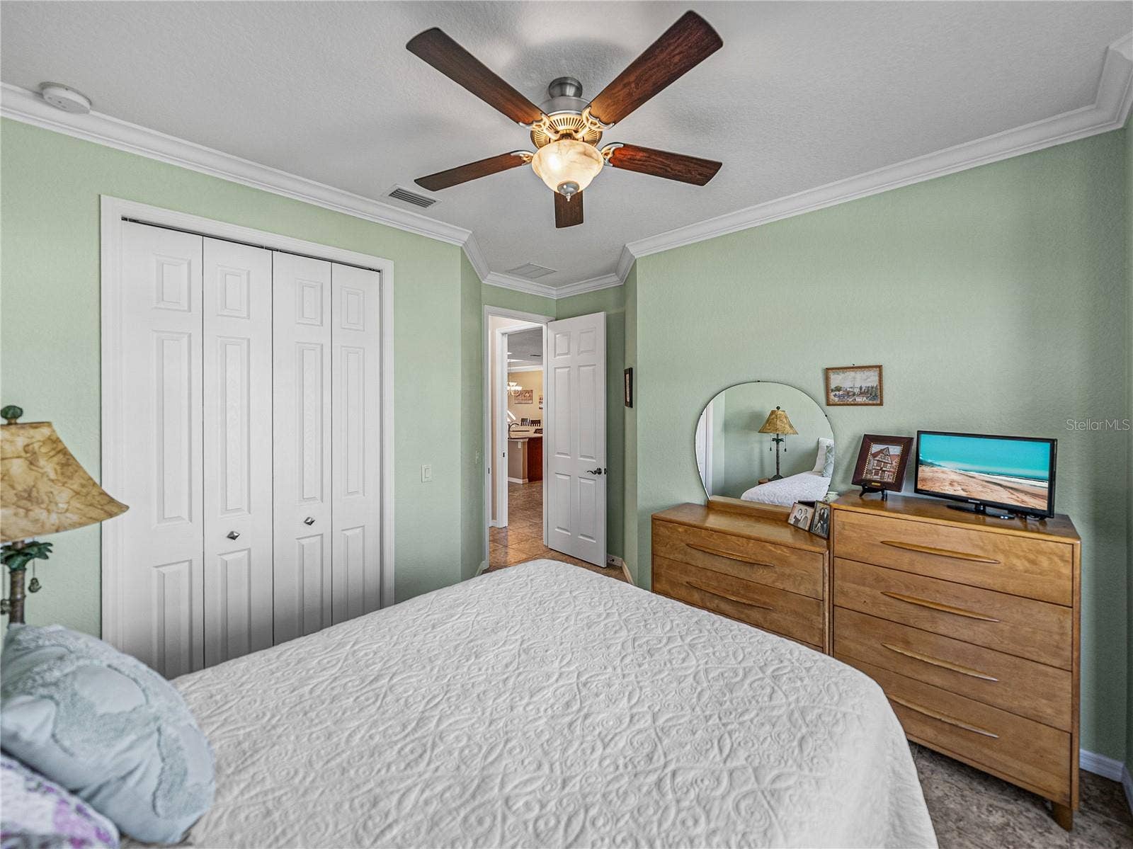 Guest bedroom