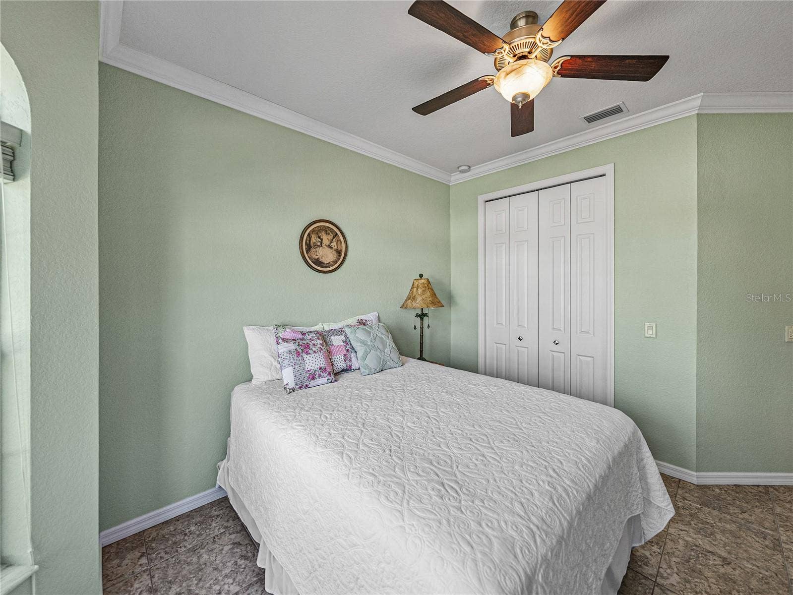 Guest bedroom