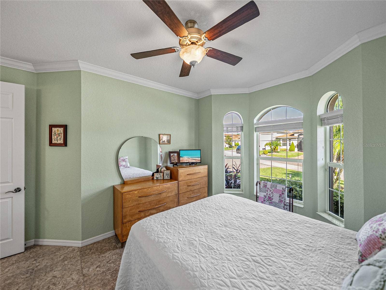 Guest bedroom