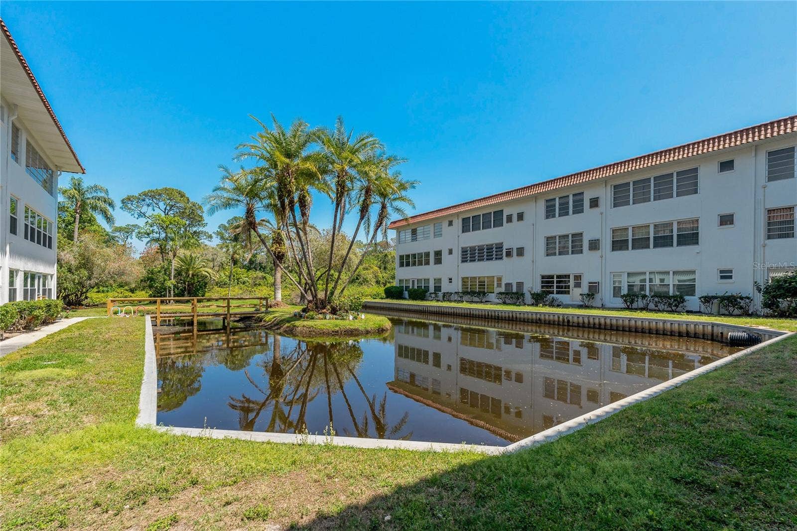 100 EL CAMINO DR, #104, Winter Haven, FL 33884 Lagoon view