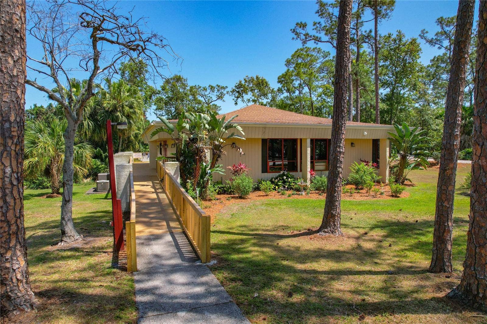 100 EL CAMINO DR, #104, Winter Haven, FL 33884 Community pool house