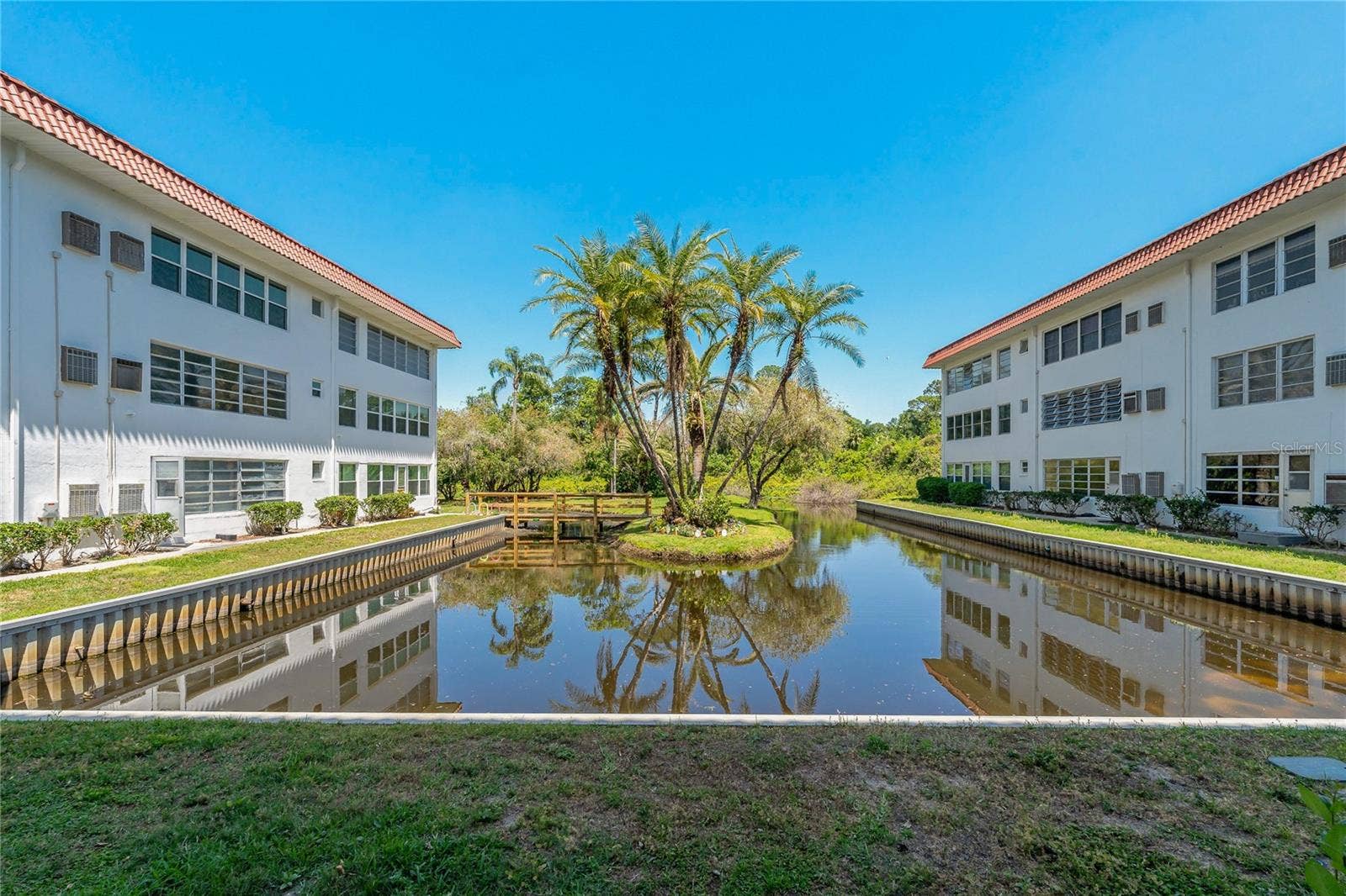 100 EL CAMINO DR, #104, Winter Haven, FL 33884 Lagoon view