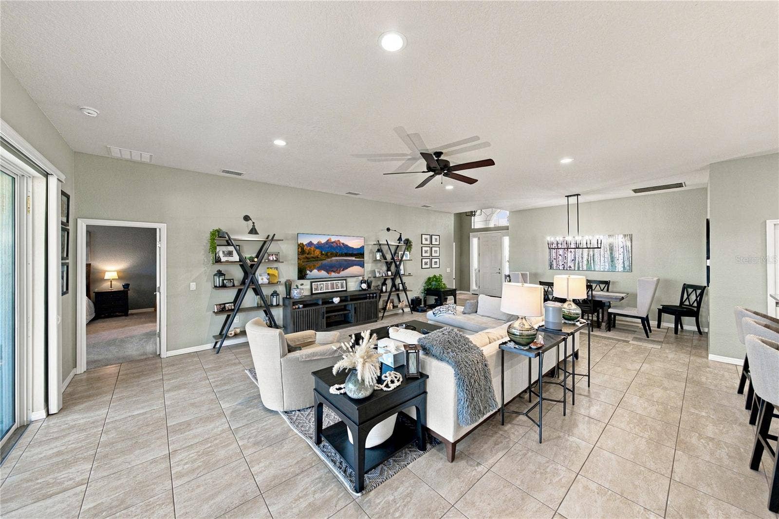 6125 PEBBLE BEACH BOULEVARD, Winter Haven, FL 33884 Living room