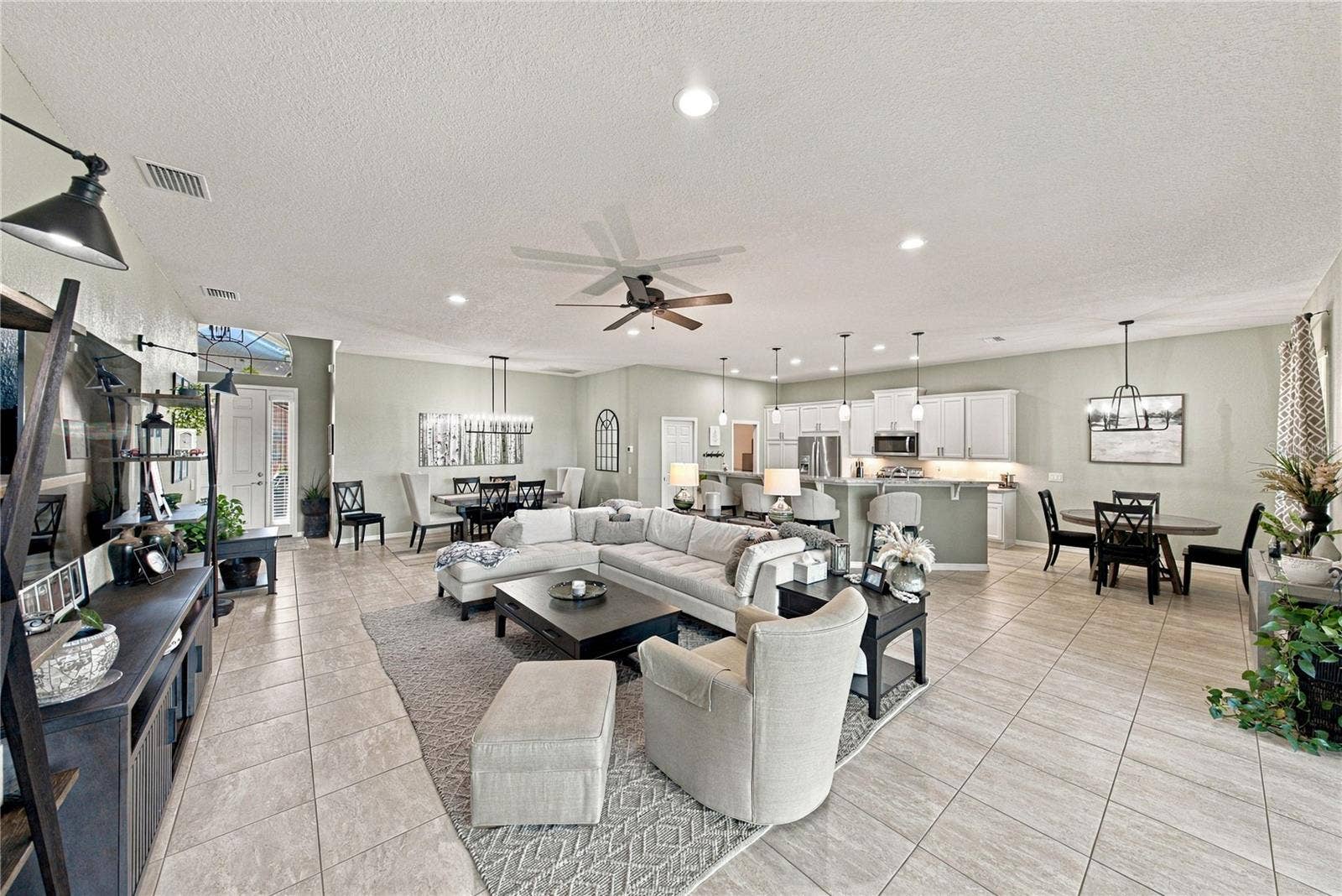 6125 PEBBLE BEACH BOULEVARD, Winter Haven, FL 33884 Living room