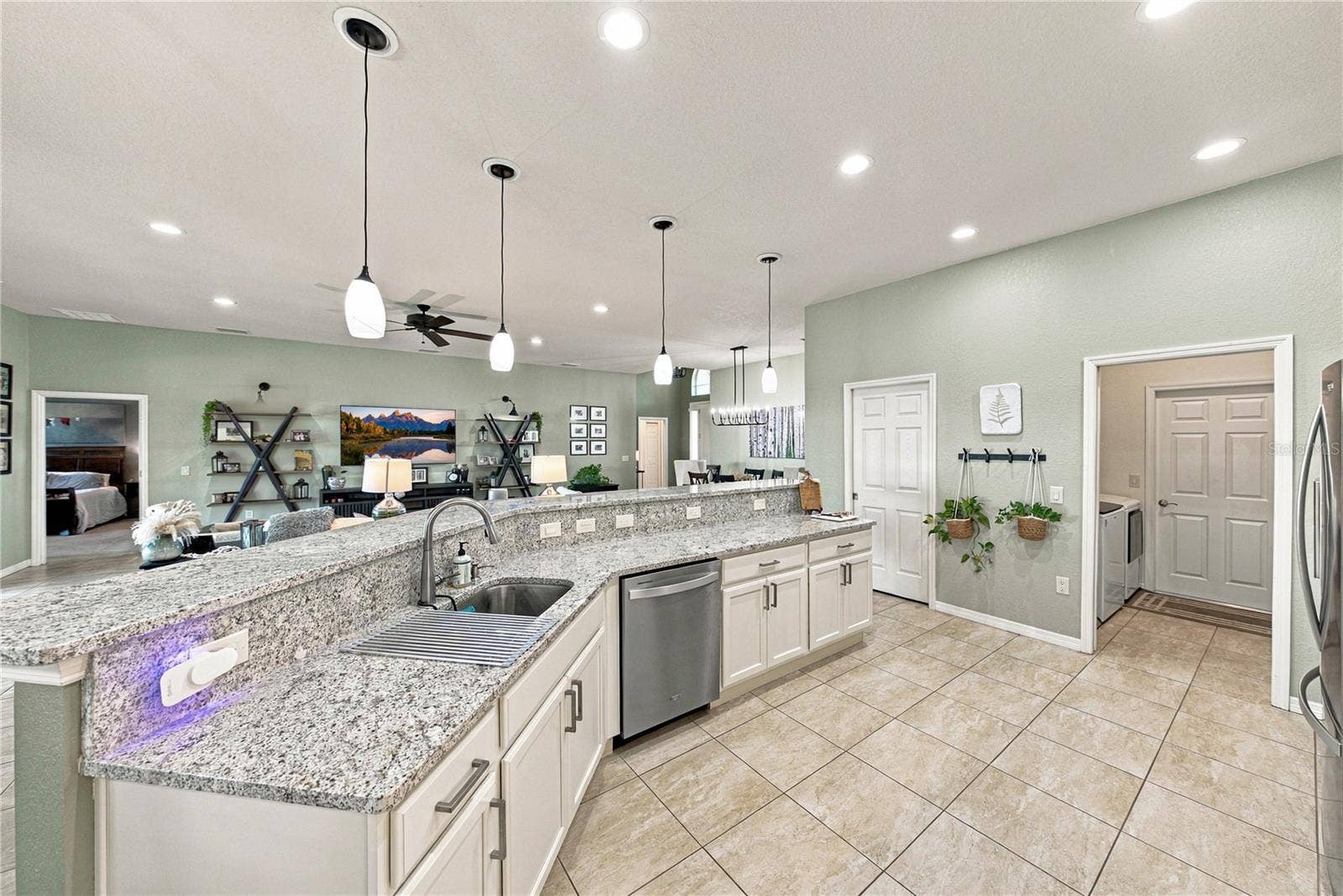 6125 PEBBLE BEACH BOULEVARD, Winter Haven, FL 33884 Kitchen