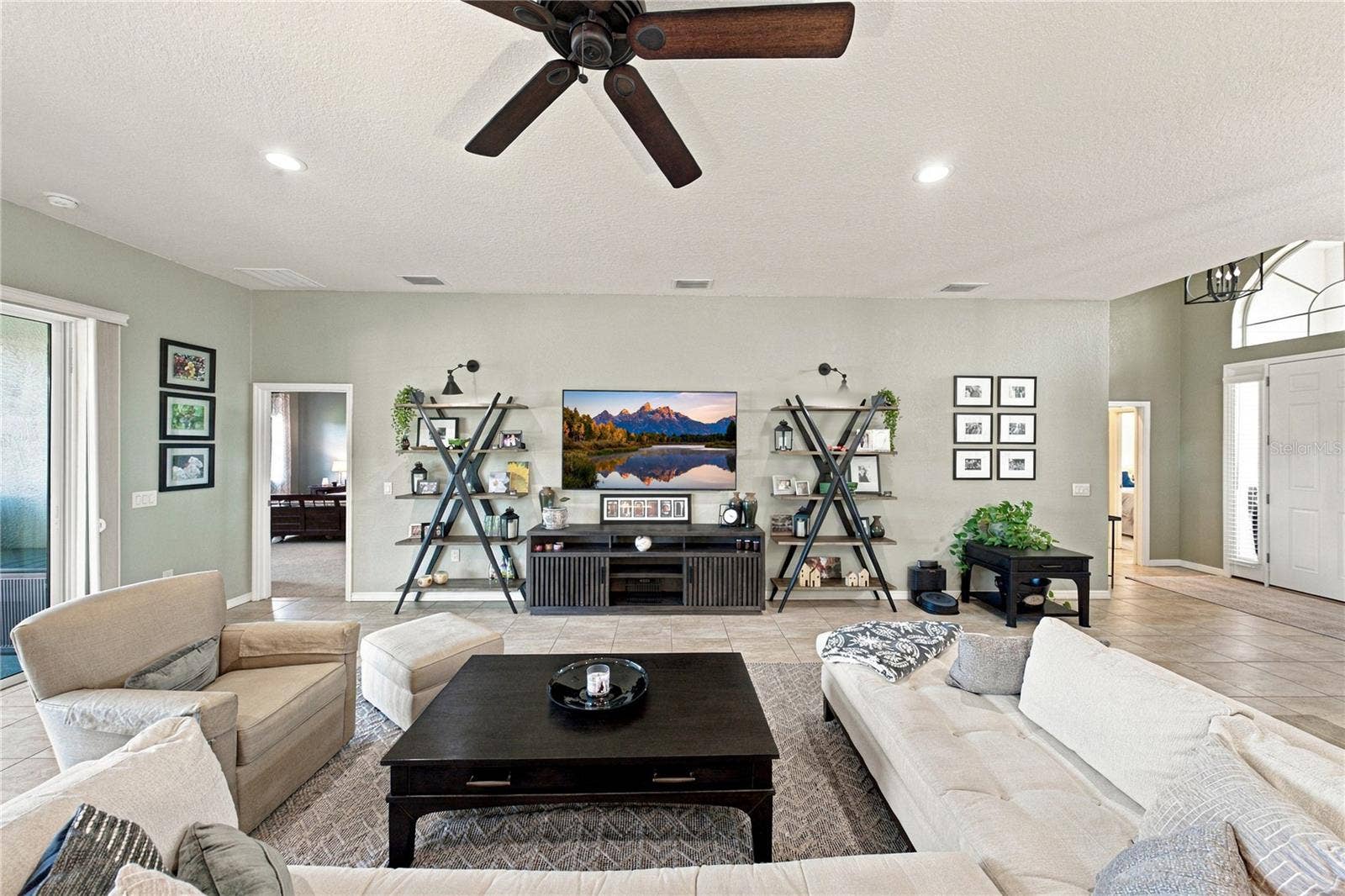 6125 PEBBLE BEACH BOULEVARD, Winter Haven, FL 33884 Living room