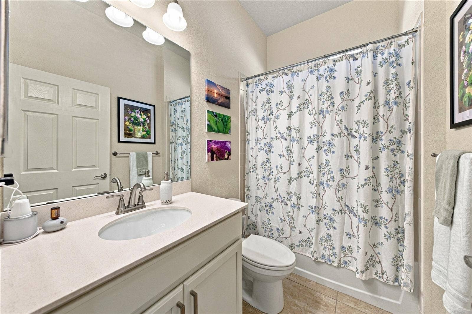 6125 PEBBLE BEACH BOULEVARD, Winter Haven, FL 33884 Guest bath
