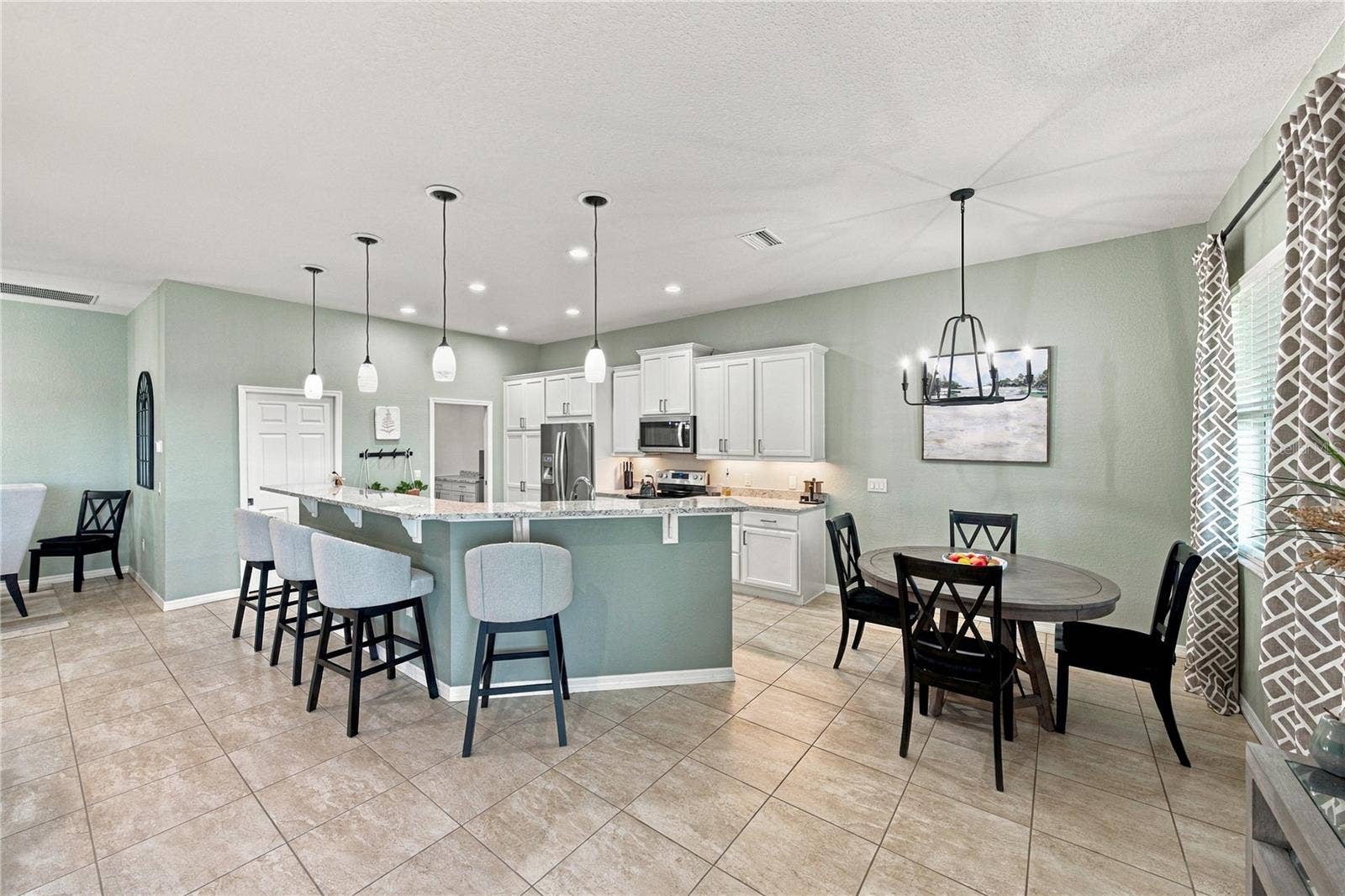 6125 PEBBLE BEACH BOULEVARD, Winter Haven, FL 33884 Kitchen & breakfast nook